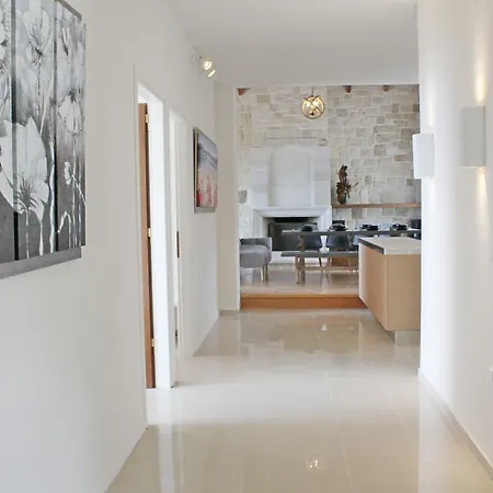 Koukouvaya Superb Penthouse *